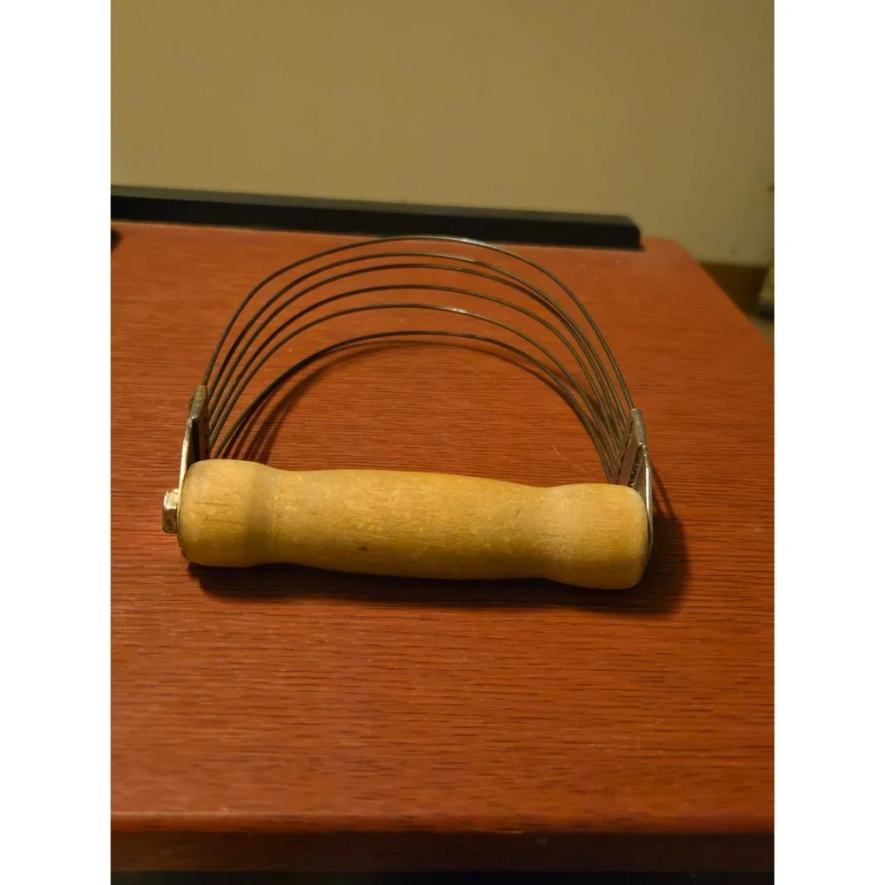 Vintage Androck Pastry Blender Wooden Handle 6 Wire Dough Cutter Made in USA